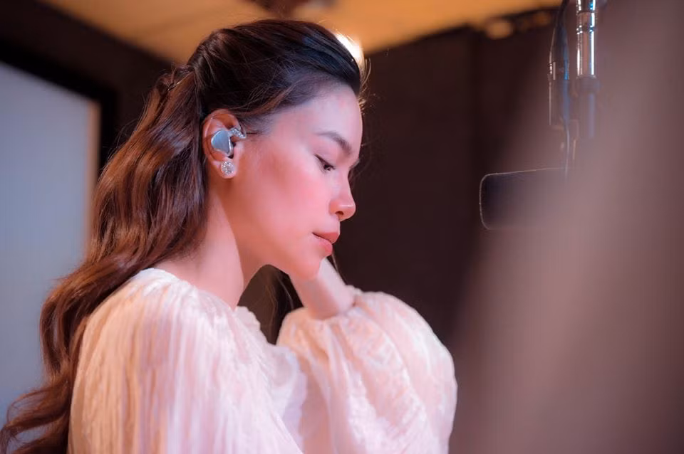 Mượn chuyện đang hot để quảng bá ca khúc mới, Hồ Ngọc Hà nhanh nhạy hay kém duyên? ảnh 1
