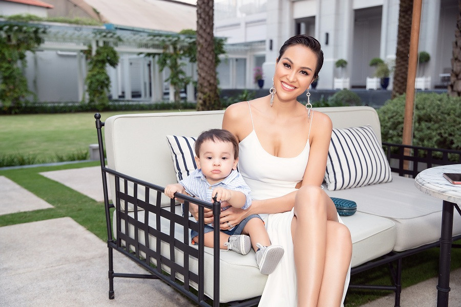 Siêu mẫu Phương Mai gặp sự cố khó lường khi lần đầu đưa con trai đi làm cùng mẹ ảnh 11