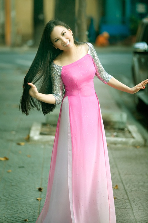 Sở hữu tài sản hơn 1 tỷ đôla, nghệ sĩ giàu nhất Việt Nam có gu thời trang thế nào? ảnh 13