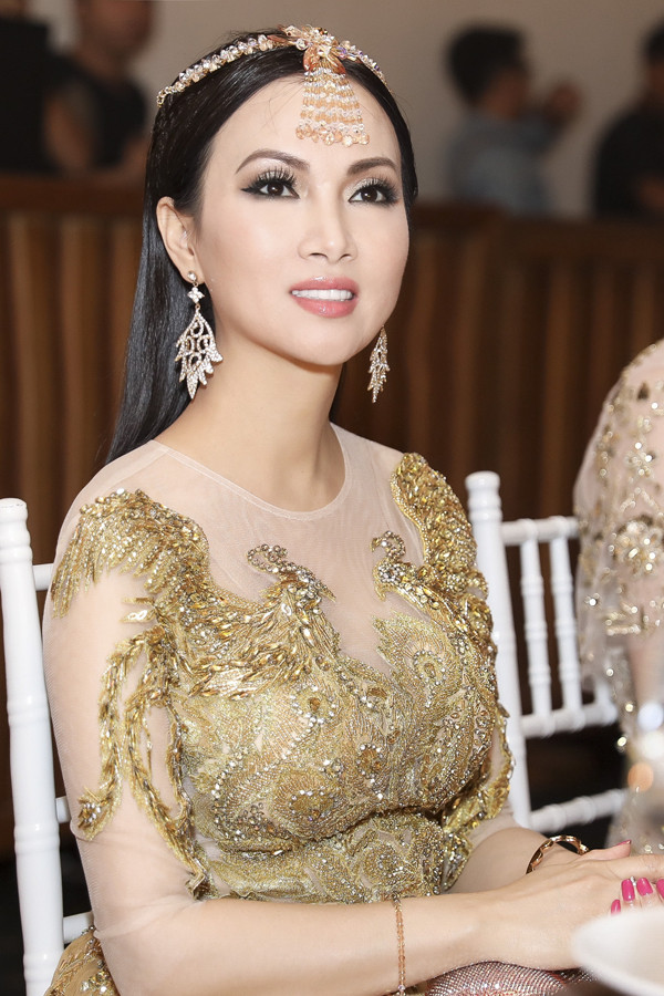 Sở hữu tài sản hơn 1 tỷ đôla, nghệ sĩ giàu nhất Việt Nam có gu thời trang thế nào? ảnh 9