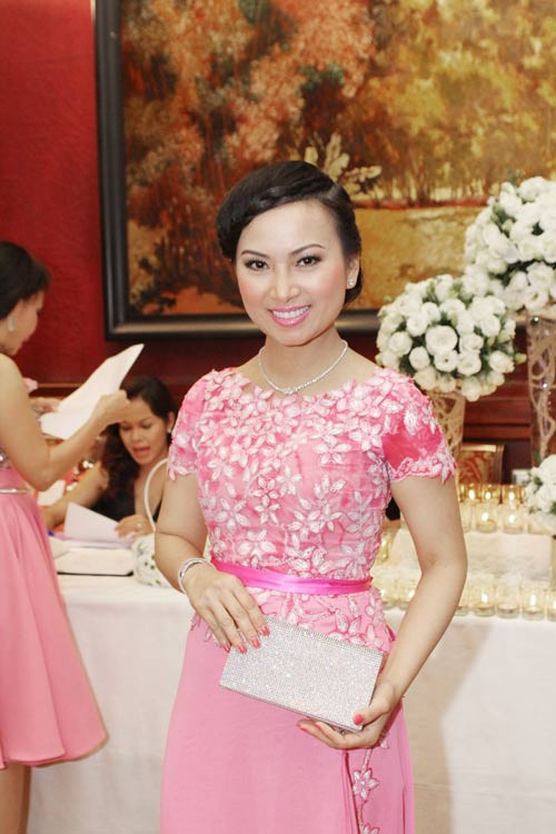 Sở hữu tài sản hơn 1 tỷ đôla, nghệ sĩ giàu nhất Việt Nam có gu thời trang thế nào? ảnh 12