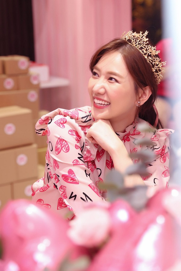 Hari Won xúc động trước món quà sinh nhật sớm từ những người vô cùng đặc biệt ảnh 4