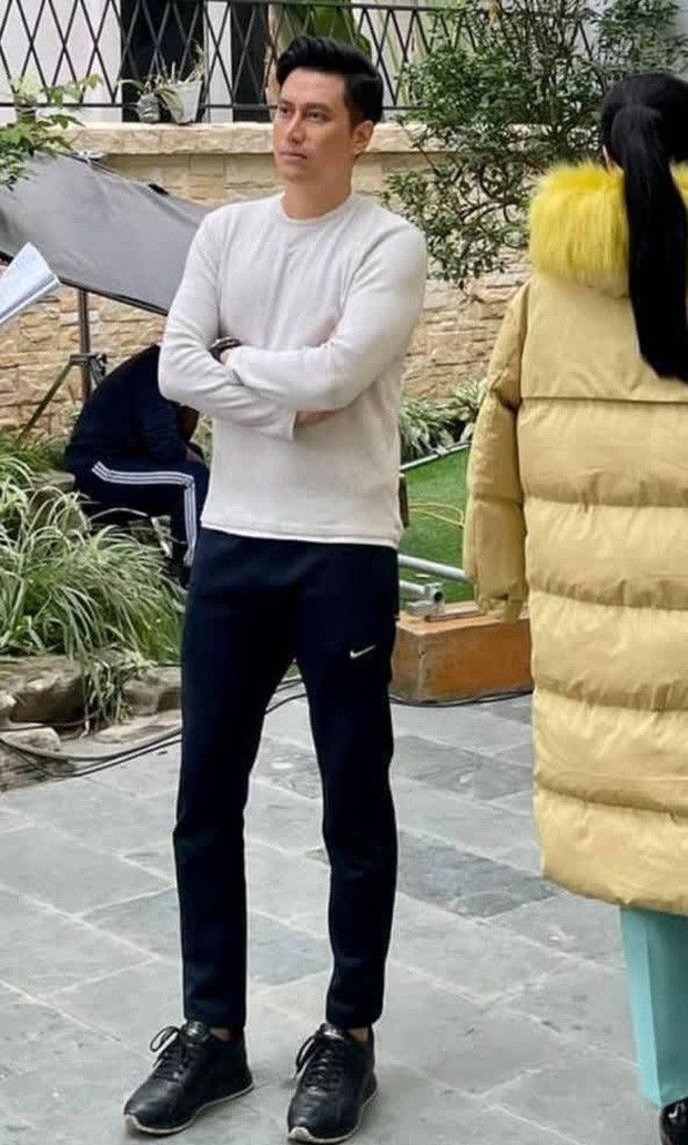 Diễn viên Việt Anh lại lộ nhan sắc khác lạ hậu phẫu thuật thẩm mỹ ảnh 6