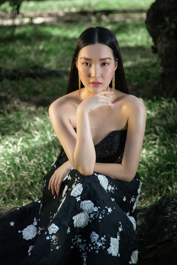 Giữa một rừng mỹ nhân nóng bỏng, “nàng thơ xứ Huế” Ngọc Trân như cơn gió mát lành ảnh 7