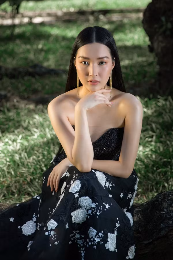 Giữa một rừng mỹ nhân nóng bỏng, “nàng thơ xứ Huế” Ngọc Trân như cơn gió mát lành ảnh 7