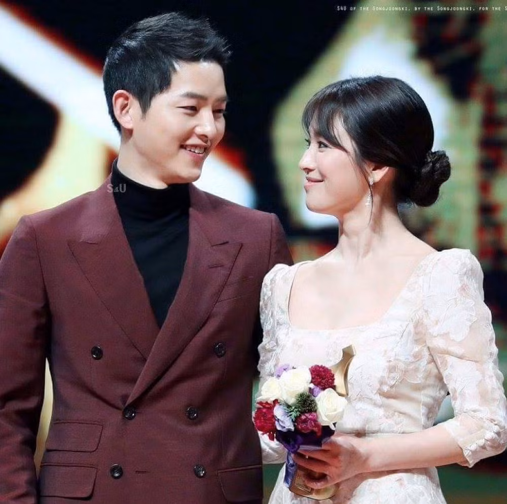 Chỉ một bức ảnh cũng khiến Song Hye Kyo lại bị đồn hẹn hò Park Bo Gum ảnh 1