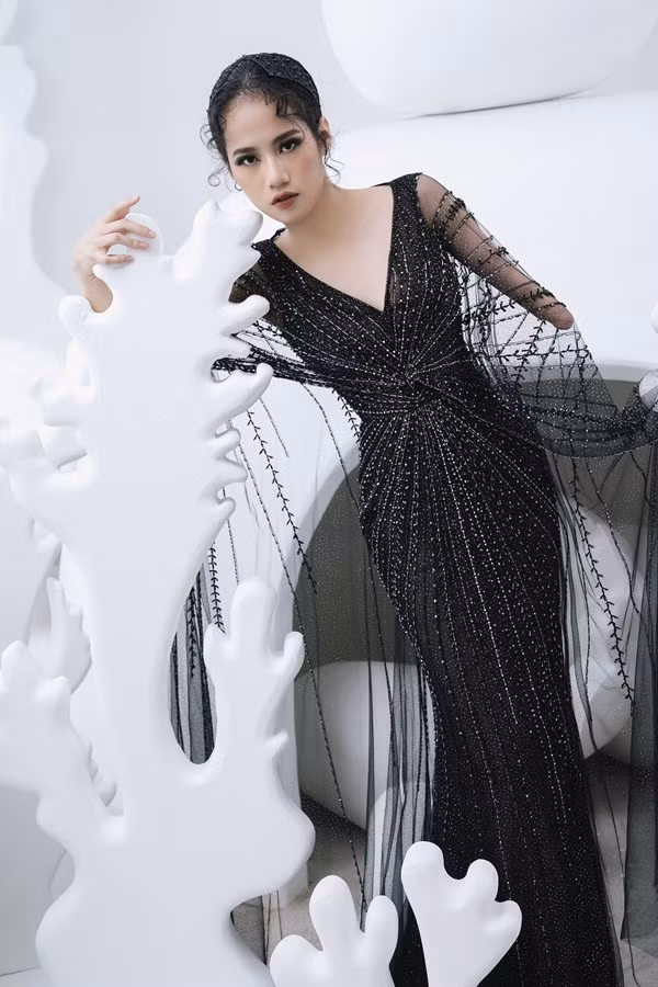 Lạ lẫm xen lẫn cảm phục trước cô gái khuyết tay tự tin làm người mẫu thời trang ảnh 10