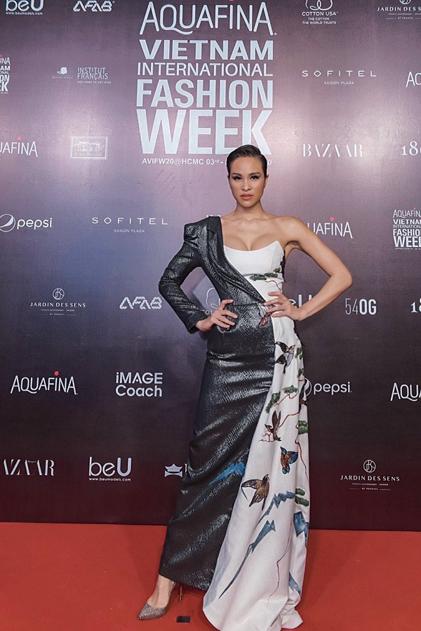 Lý do nào mà Phương Mai không còn hở bạo khi làm MC tuần lễ thời trang? ảnh 5