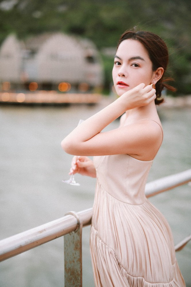 Hậu ly hôn ồn ào, Phạm Quỳnh Anh chẳng ngại khoe đường cong quyến rũ ảnh 10