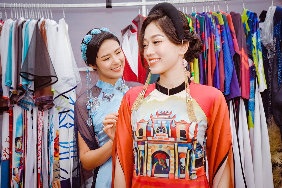 Thiết kế áo dài từ lâu nhưng mãi bây giờ, Ngọc Hân mới mời được người đặc biệt này tới xem ảnh 10