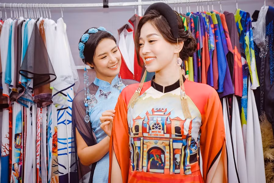 Thiết kế áo dài từ lâu nhưng mãi bây giờ, Ngọc Hân mới mời được người đặc biệt này tới xem ảnh 10