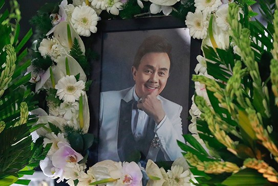 Tang lễ nghệ sĩ Chí Tài tại Mỹ cũng giống với Việt Nam ở một điểm rất xúc động này ảnh 4