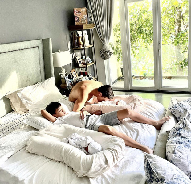 Tan chảy với gương mặt đáng yêu của thiên thần nhỏ nhà Hồ Ngọc Hà - Kim Lý ảnh 7