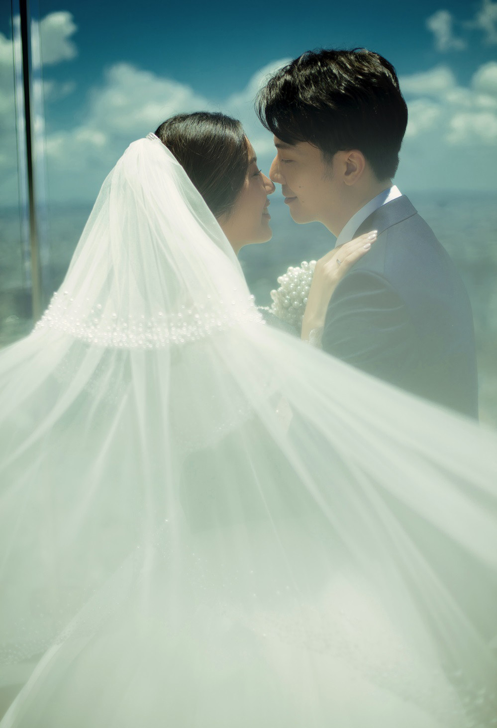 Gây sốc như Thúy Vân: Khoe tin vui đang mang bầu, ngay trong đám cưới ảnh 2