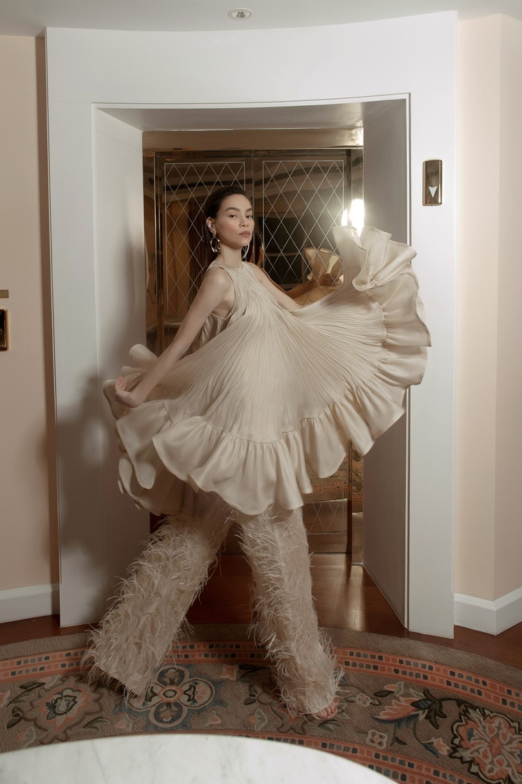 Hà Hồ mang bụng bầu chụp ảnh thời trang cho tạp chí danh giá Vogue (Pháp) ảnh 8