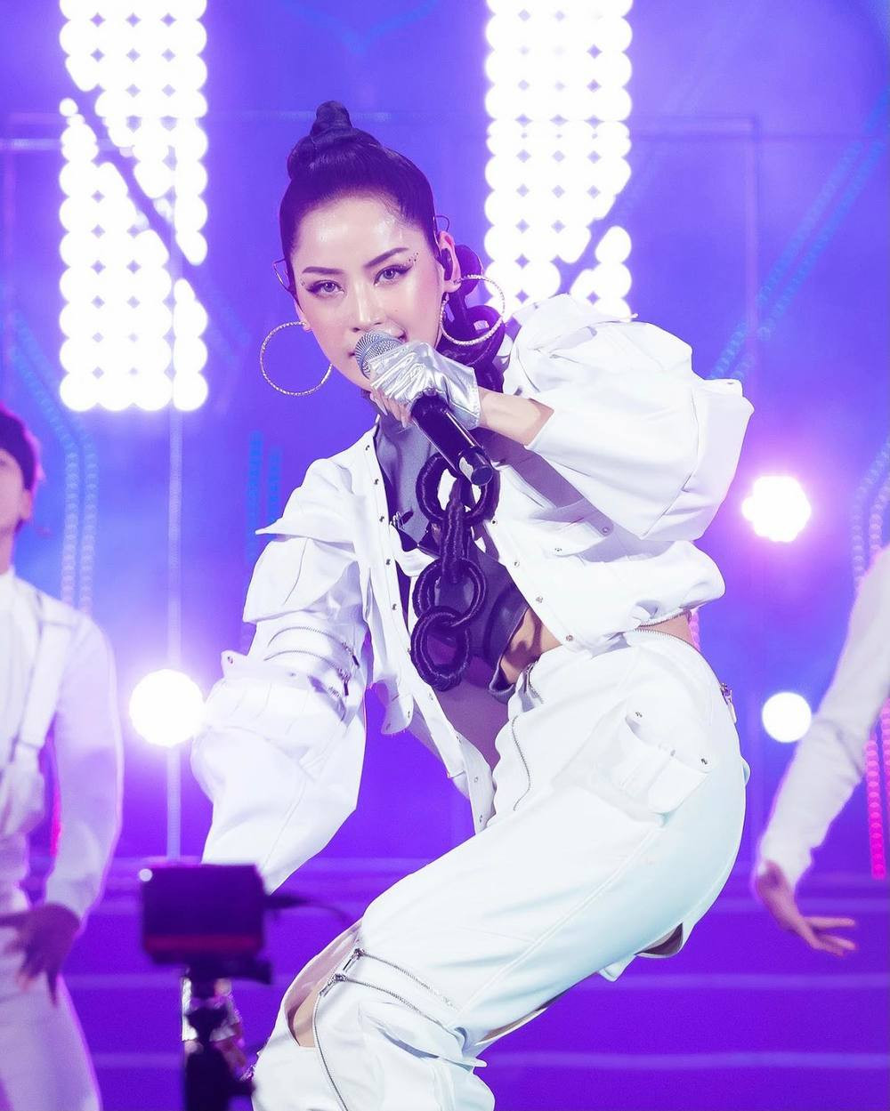 Ca sĩ bị khán giả chê “hát dở như vậy thì đừng làm ca sĩ”, sẽ phải làm gì? ảnh 6