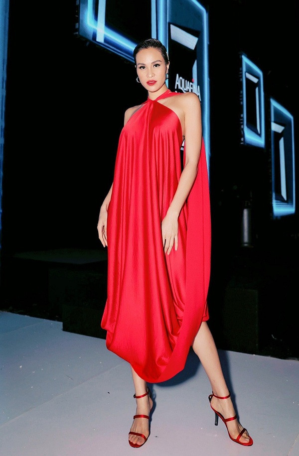 Lý do nào mà Phương Mai không còn hở bạo khi làm MC tuần lễ thời trang? ảnh 4