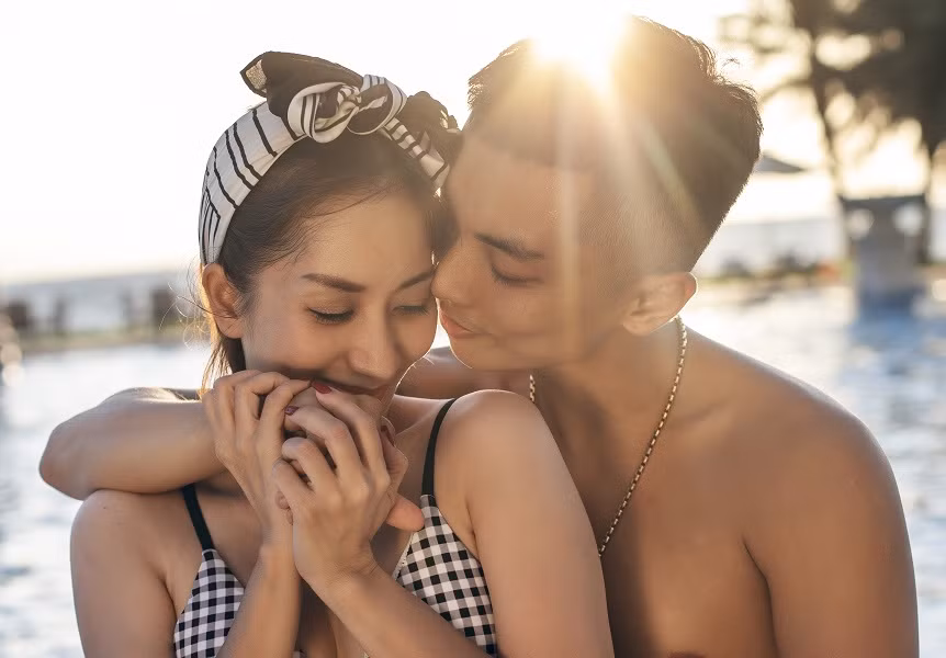 Bí quyết nào giúp Khánh Thi lấy chồng kém nhiều tuổi nhưng ngày càng trẻ đẹp hơn Phan Hiển ảnh 6