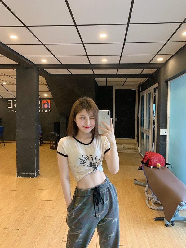 Không thể ngờ kỷ lục vòng eo 56 của Ngọc Trinh đã bị cô gái này phá vỡ ảnh 4