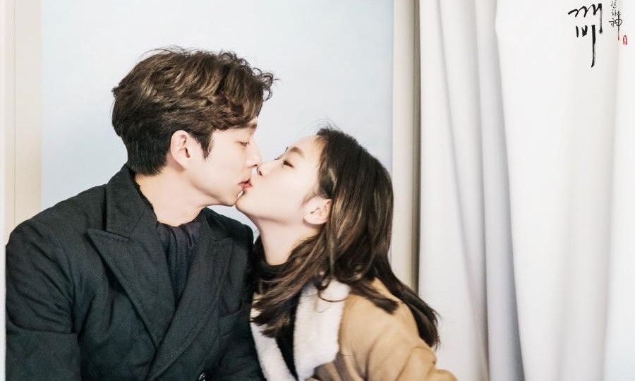 Dù hơn kém nhau cả chục tuổi nhưng các cặp đôi này vẫn khiến khán giả mê đắm ảnh 2