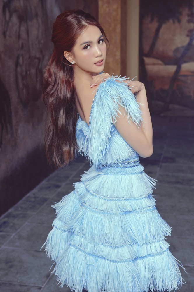 Đã quen nhìn Ngọc Trinh hở bạo, khán giả sẽ bất ngờ với Ngọc Trinh dịu dàng kín đáo ảnh 7