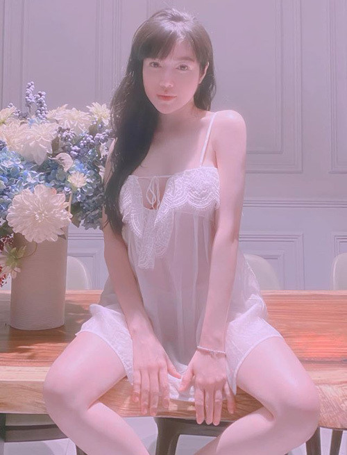 Ngắm sao Việt mặc đồ ngủ trong những ngày ở nhà cách ly xã hội chống COVID-19 ảnh 5