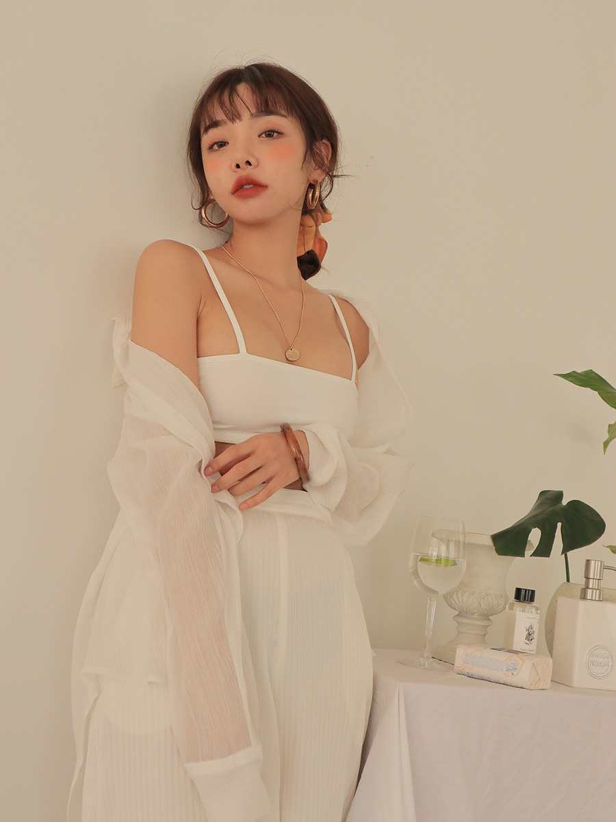 Hè sắp đến thật rồi, chỉ có diện áo hai dây là vừa mát mẻ, vừa xinh xắn ảnh 7