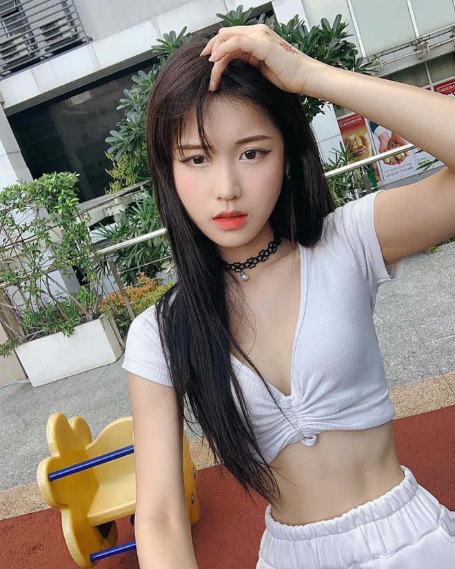 Có ai ngờ mỹ từ “vòng eo như Ngọc Trinh” bị xô đổ nhanh chóng bởi các mỹ nữ khác của V-biz ảnh 7