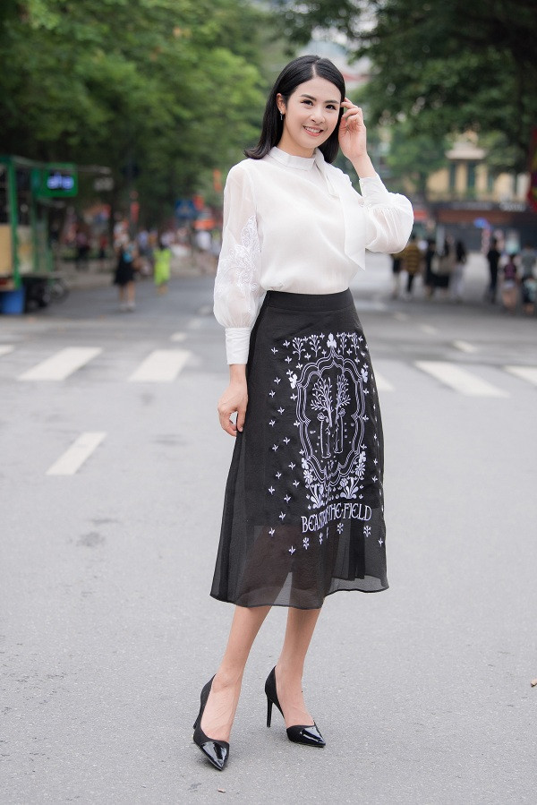 Ai đi xế xịn thì đi, còn Ngọc Hân thong dong đạp xe quanh Hồ Gươm đúng chuẩn sống xanh ảnh 6