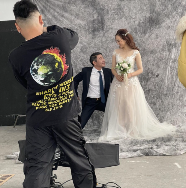 Nghệ sĩ Công Lý hài hước, bạn gái kém 15 tuổi cực xinh đẹp trong bộ ảnh cưới ảnh 4