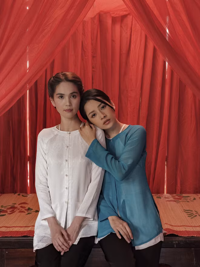 Diện đầm ôm sát khoe vòng 3 nóng bỏng, Chi Pu cùng Ngọc Trinh “đốt mắt” người xem ảnh 12
