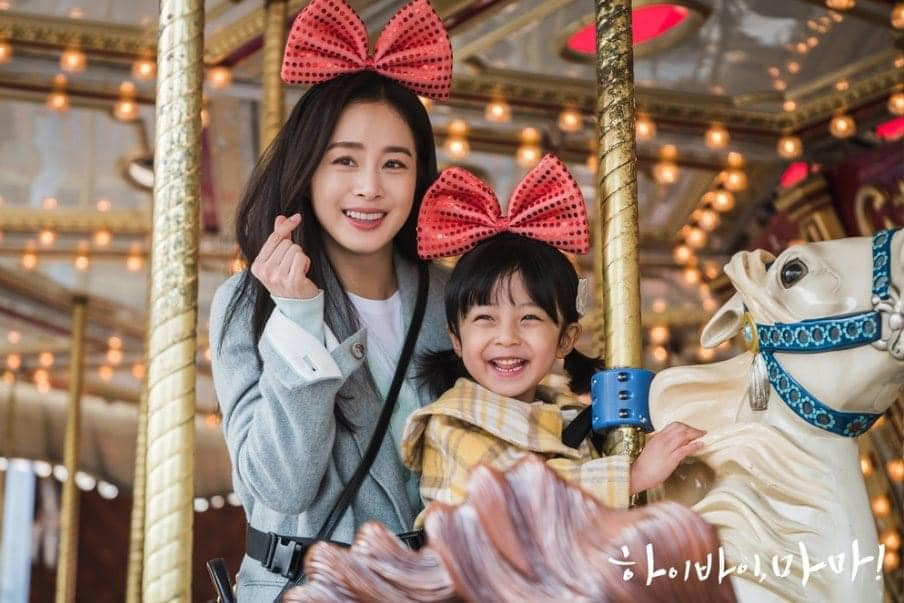 Kim Tae Hee: “Hôn nhân đã giúp cho mọi cảm xúc của tôi sâu sắc hơn” ảnh 1