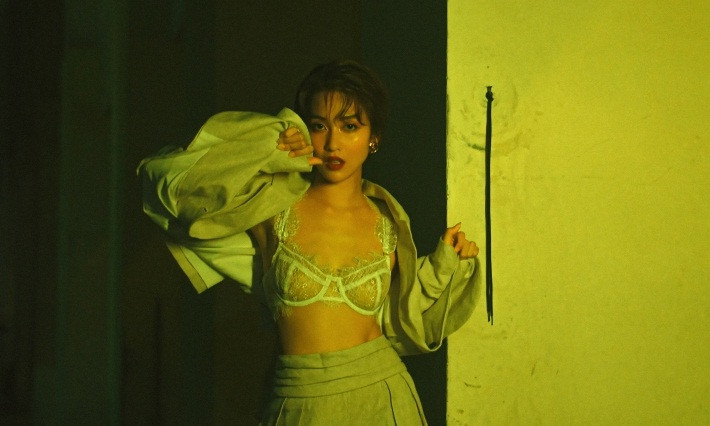 Khả Ngân: “Tôi chọn sexy nhưng không phản cảm, ba vòng chưa chuẩn nhưng không ngại khoe” ảnh 2