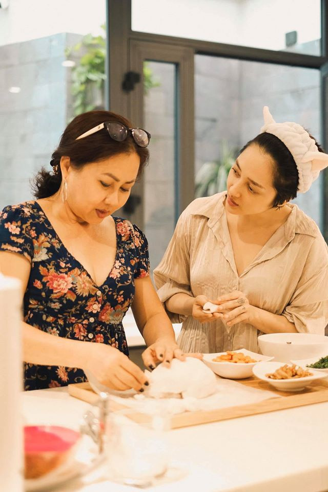 COVID-19 mà qua đi, showbiz Việt hẳn sẽ xuất hiện cực nhiều cao thủ làm bánh ảnh 2