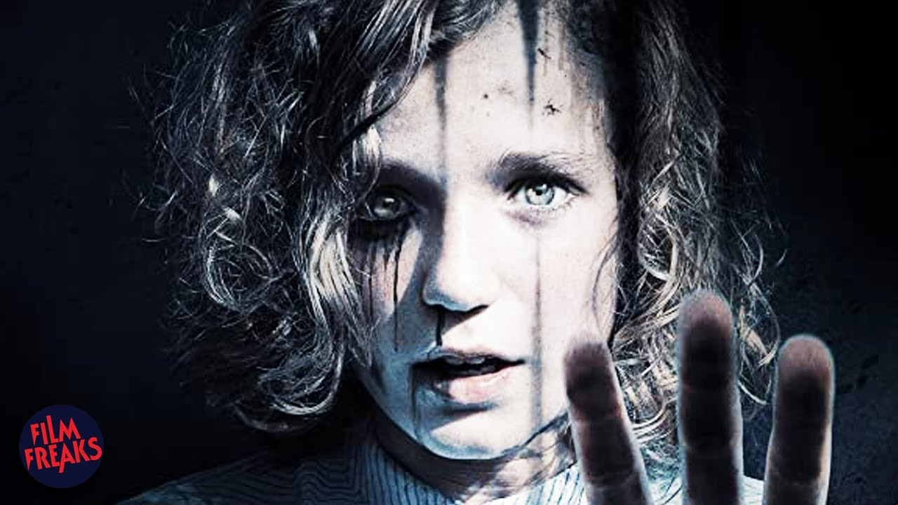 Phim kinh dị về ác quỷ đã kinh hoàng, khi hồn ma đội lốt người nhà còn đáng sợ hơn ảnh 12