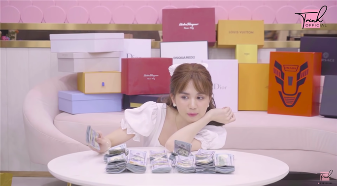 Chỉ gom “tiền lẻ” nuôi heo đất, Ngọc Trinh thu về khoản tiền bằng người khác làm cả đời ảnh 9