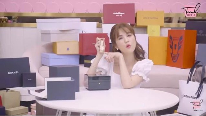 Chỉ gom “tiền lẻ” nuôi heo đất, Ngọc Trinh thu về khoản tiền bằng người khác làm cả đời ảnh 7