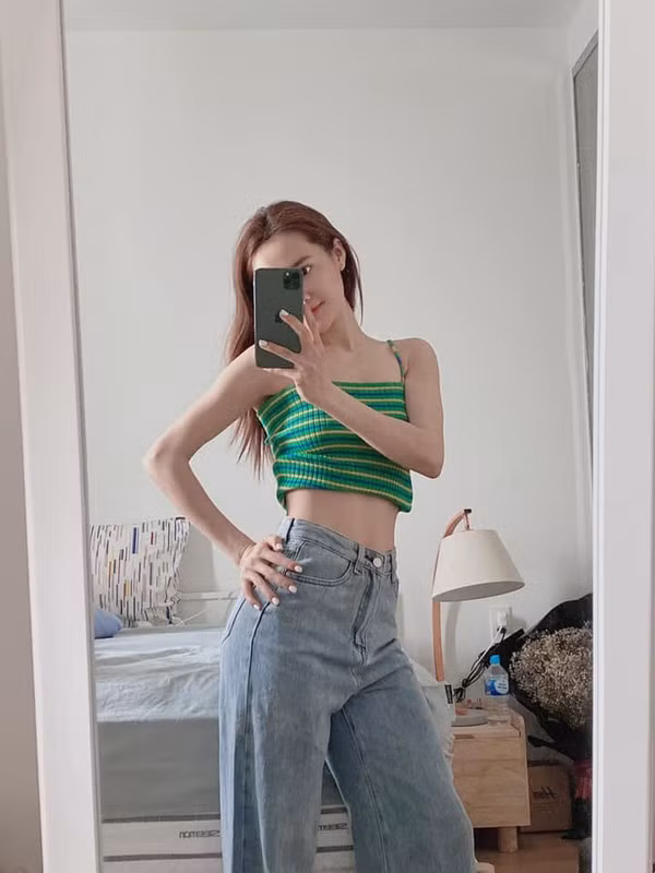 Nhã Phương quay video tạo dáng đủ kiểu nhưng dân tình chỉ chú ý đến bộ phận này của cô ảnh 11