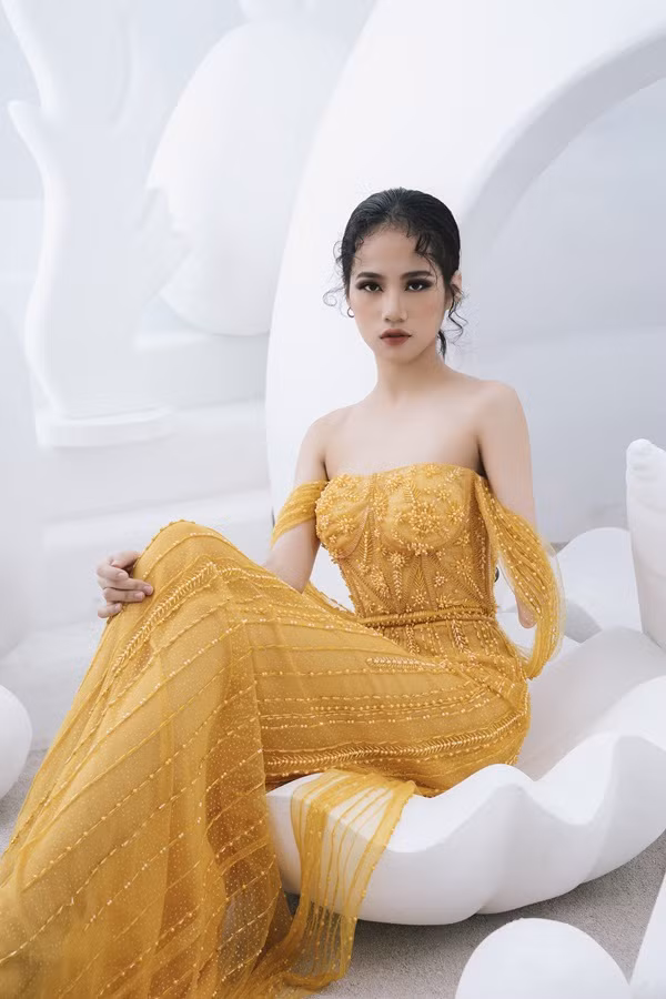 Lạ lẫm xen lẫn cảm phục trước cô gái khuyết tay tự tin làm người mẫu thời trang ảnh 12