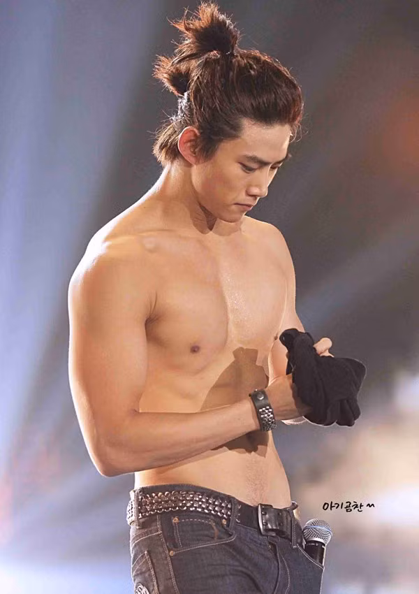 Ngất ngây trước những nam idol chăm chỉ cởi áo khoe cơ bụng 6 múi ảnh 2