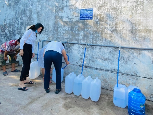 Thủy Tiên đáp trả ra sao khi bị bảo làm từ thiện chỉ để đánh bóng tên tuổi? ảnh 4