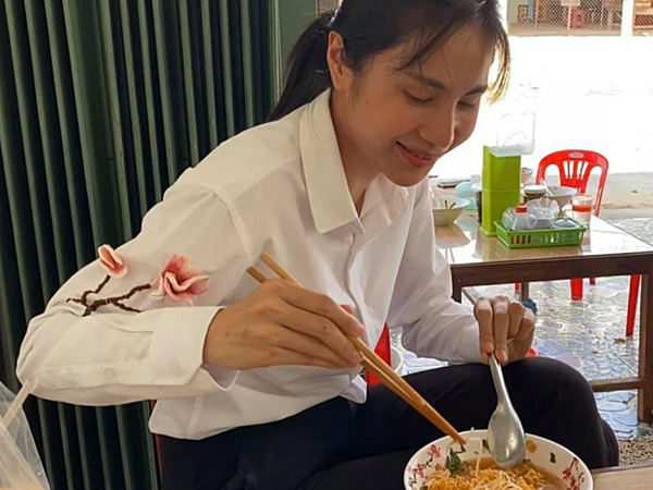 Thủy Tiên đáp trả ra sao khi bị bảo làm từ thiện chỉ để đánh bóng tên tuổi? ảnh 2