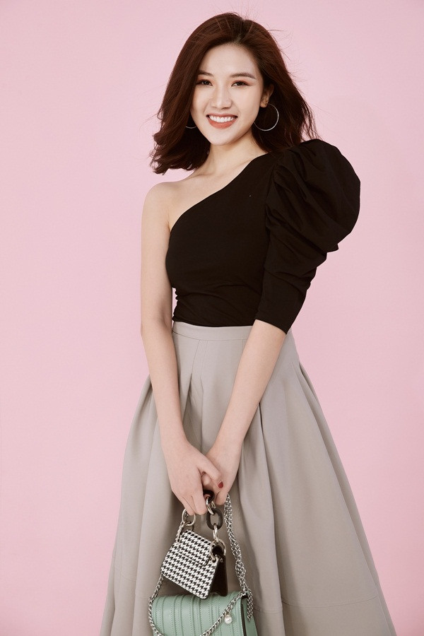 Khó mà nhận ra cô gái xinh đẹp thanh lịch này là “tiểu tam” Lương Thanh ảnh 13