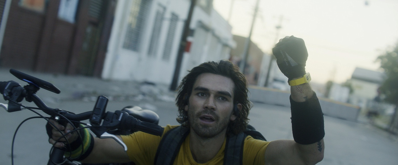 Những ngày này, còn gì hợp lý hơn là xem một bộ phim về thế giới hậu COVID-19 ảnh 3