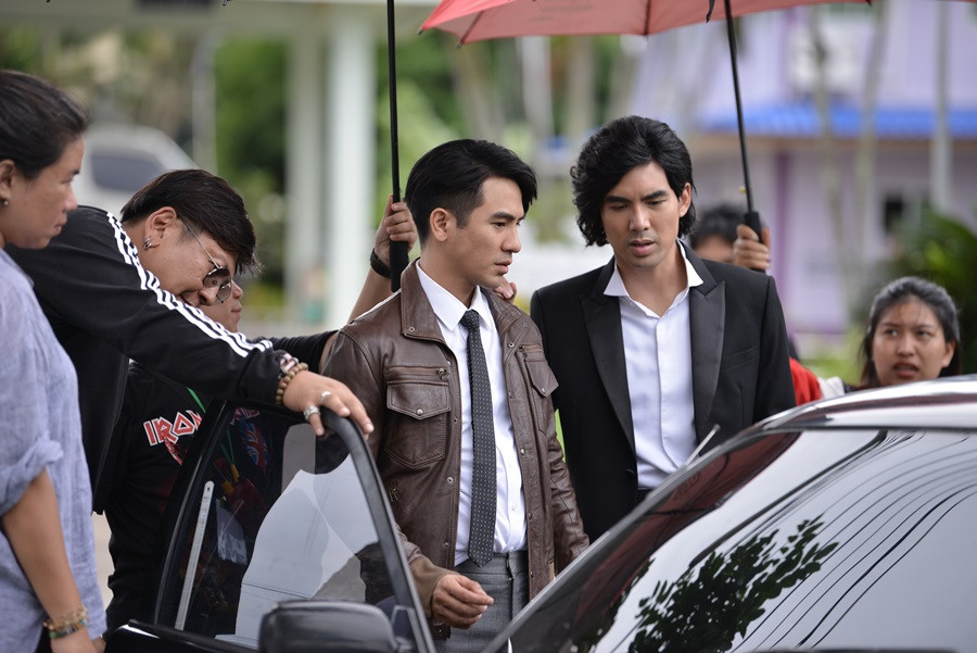 “Đừng gọi anh là bố”, bạn sẽ làm gì nếu có cơ hội xuyên không gặp bố mình thời trẻ? ảnh 6