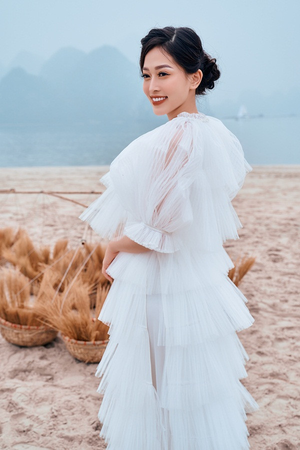 Bí quyết nào giúp Á hậu Phương Nga rạng rỡ khi trình diễn áo dài giữa mùa Đông lạnh giá? ảnh 9