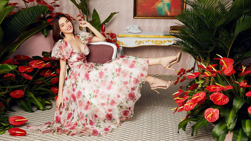 Được bốn mỹ nhân Việt “đụng hàng”, chiếc váy hoa này có gì đặc biệt đến thế? ảnh 5