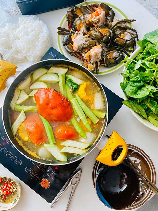 Nhờ cách ly xã hội tránh Covid-19 mà bao nhiêu sao Việt hóa đầu bếp lừng danh ảnh 7