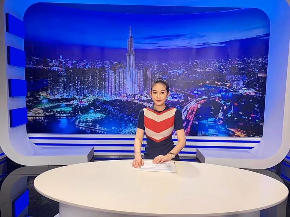 Không chỉ làm giảng viên, Hoa hậu Lê Âu Ngân Anh còn thành MC truyền hình ảnh 3