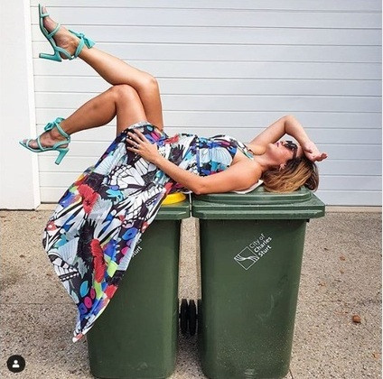 Hết biến gối thành váy, sao Việt lại đua nhau diện thật đẹp để đi... đổ rác ảnh 3